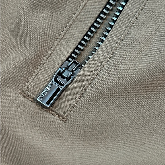 New with tags! Athleta Camden Shorts Tan Size 2 - Picture 3 of 7